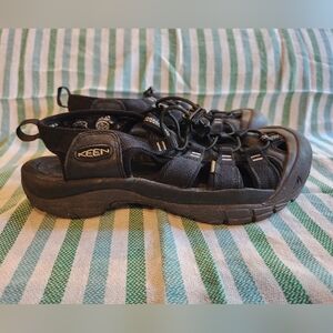 Keen black Watershoes